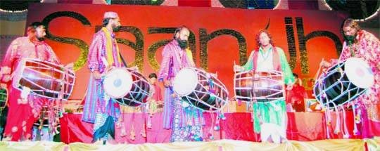 Drummers perform during the 5th Amritsar-Lahore Saanjh Festival in Amritsa