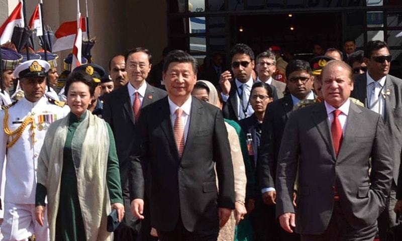 Description: President Xi Jinping is escorted to his plane by Prime Minister Nawaz Sharif. ─ PM Office